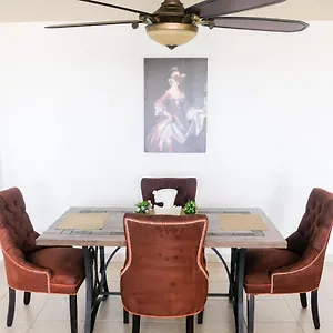 Beautiful 3br Near Beach With Pool And Parking Apartment